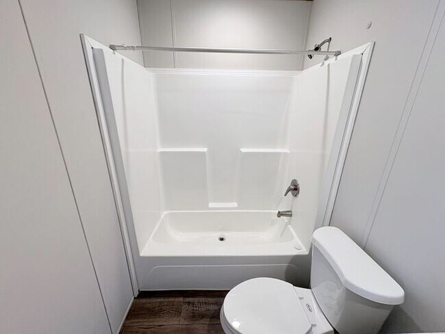 Building Photo - 10610 State Rte 762