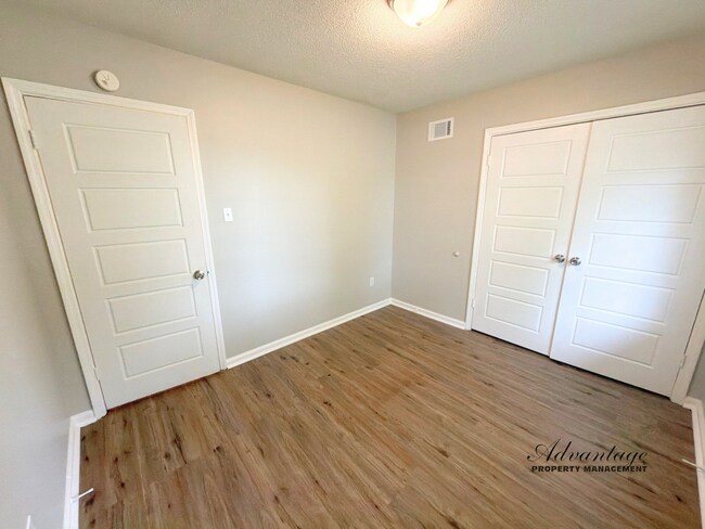 Building Photo - Very Nice Newly Renovated Home in Westwood