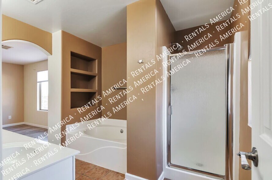 Building Photo - 4976 W Rosebay Dr