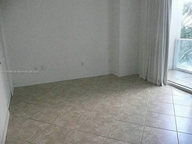Building Photo - 300 S Biscayne Blvd
