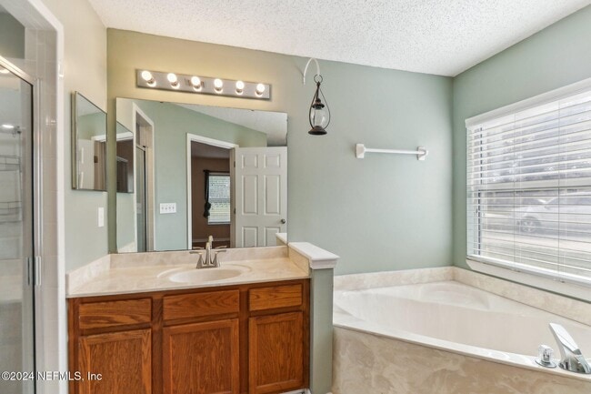 Building Photo - 14018 Fish Eagle Dr E