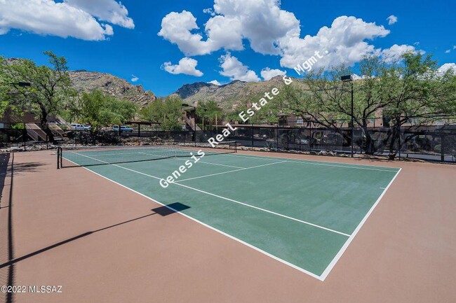 Building Photo - Lovely Sabino Canyon Condo