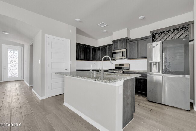 Building Photo - 12260 Desert Wolf Ave