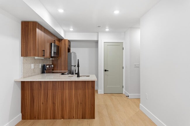 Building Photo - 116 E Huntingdon St