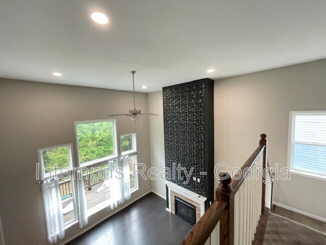 Building Photo - 3816 Thackary Dr