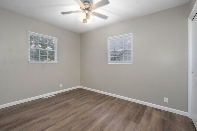 Building Photo - 2137 E Madison St