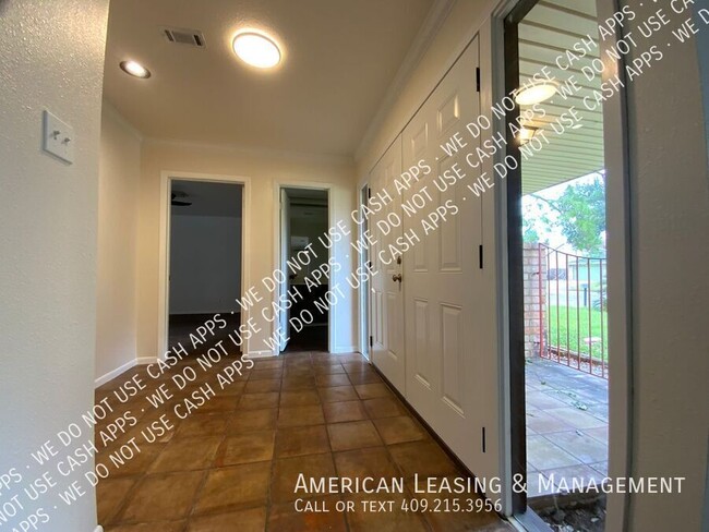 Building Photo - Spacious & Charming Brick Home located in ...