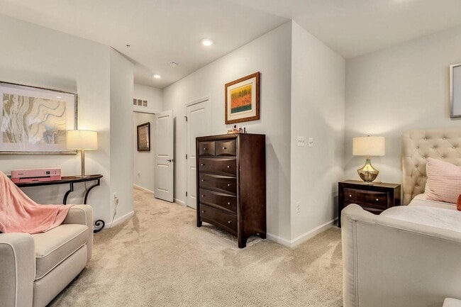 Building Photo - 10110 Dorsey Ln