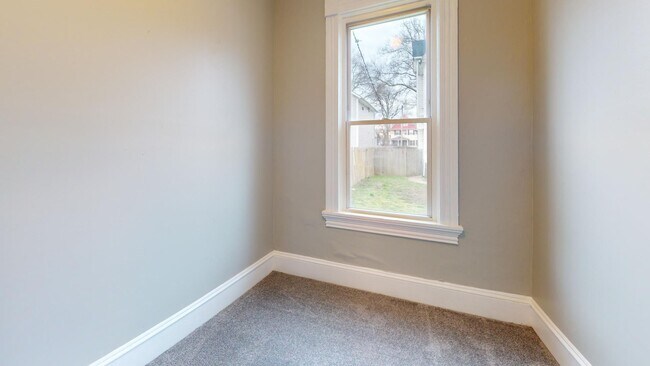 Building Photo - 3218-22 Walton