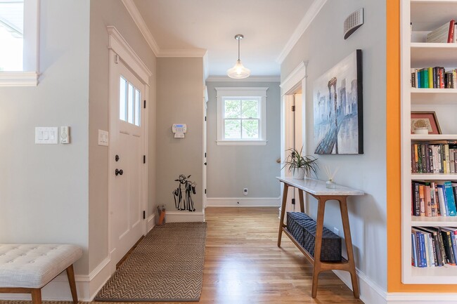 Building Photo - Gorgeous 3bd/2.5ba Two-Story Home Near Downtown Durham, Incredible Location!