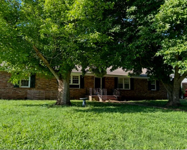 Primary Photo - 1101 Winston Dr