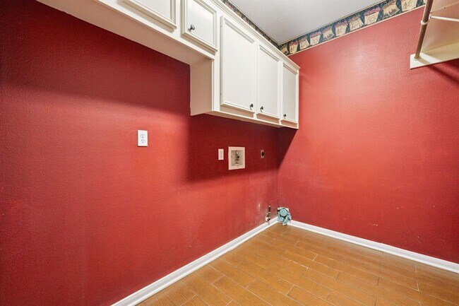 Building Photo - 8714 Malardcrest Dr