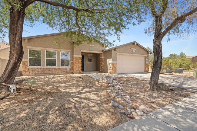 Building Photo - 5840 E Tercel Dr
