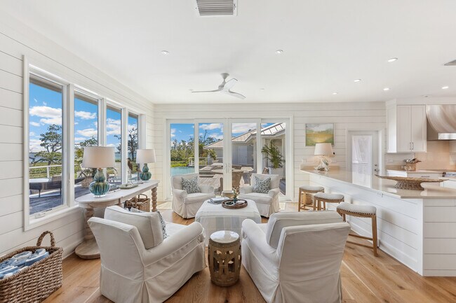 Building Photo - 4040 Loomis Ave