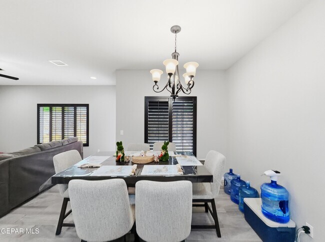 Building Photo - 12805 Kingsbury Ave