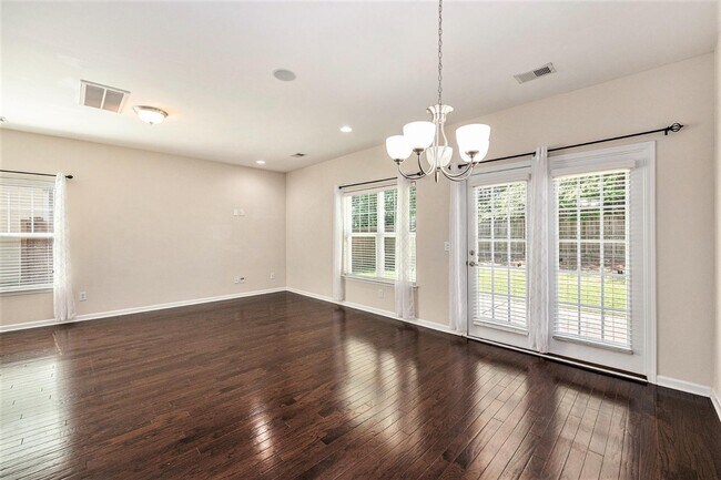 Building Photo - 349 Drayton Pl Dr