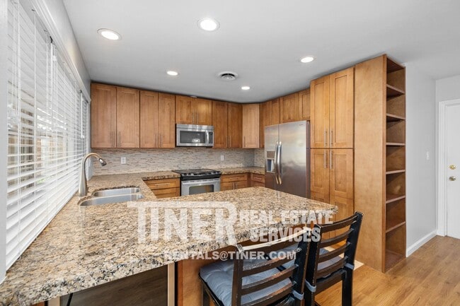 Building Photo - 4801 Papaya Dr