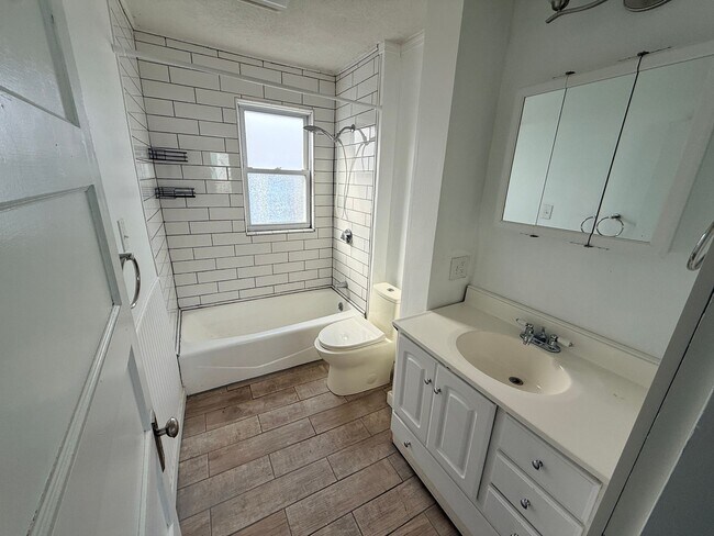 Building Photo - 100 Green St