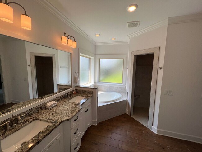 Building Photo - 5148 Sandy Shores Dr