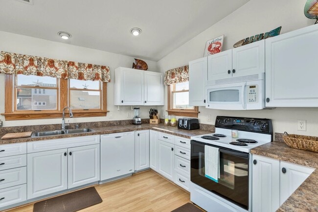 Building Photo - 8518 S Old Oregon Inlet Rd