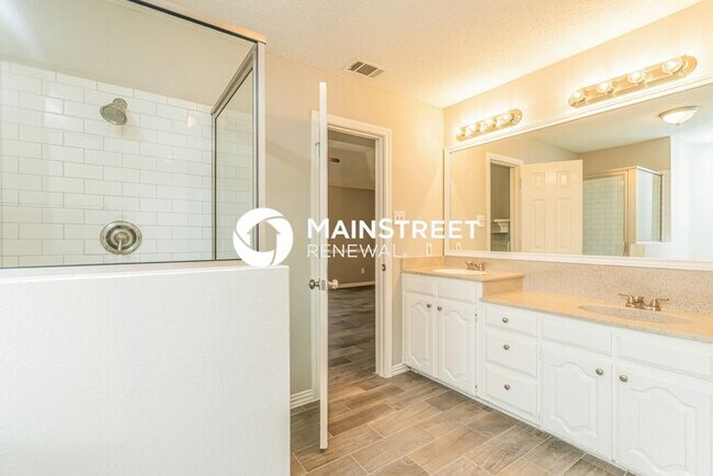 Building Photo - 4 Bedroom Pet-Friendly Home in Cedar Hill, TX with Main Street Renewal
