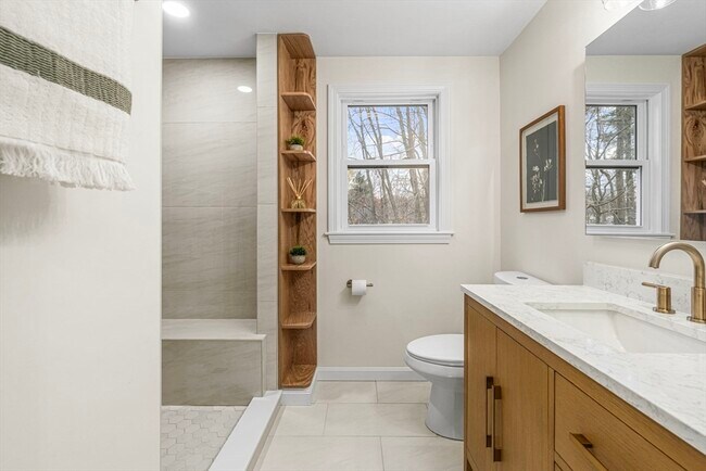 Building Photo - 7 Old North Rd