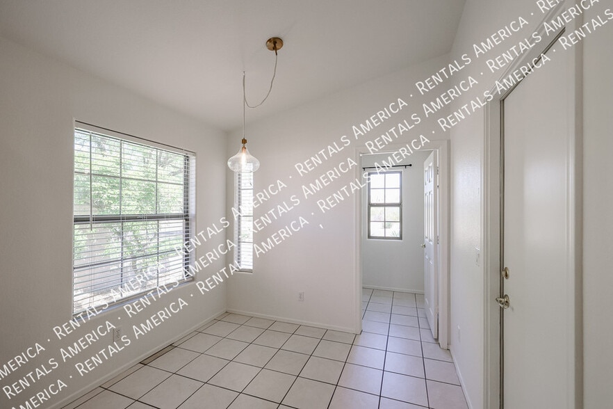 Building Photo - 17463 W Rock Wren Ct