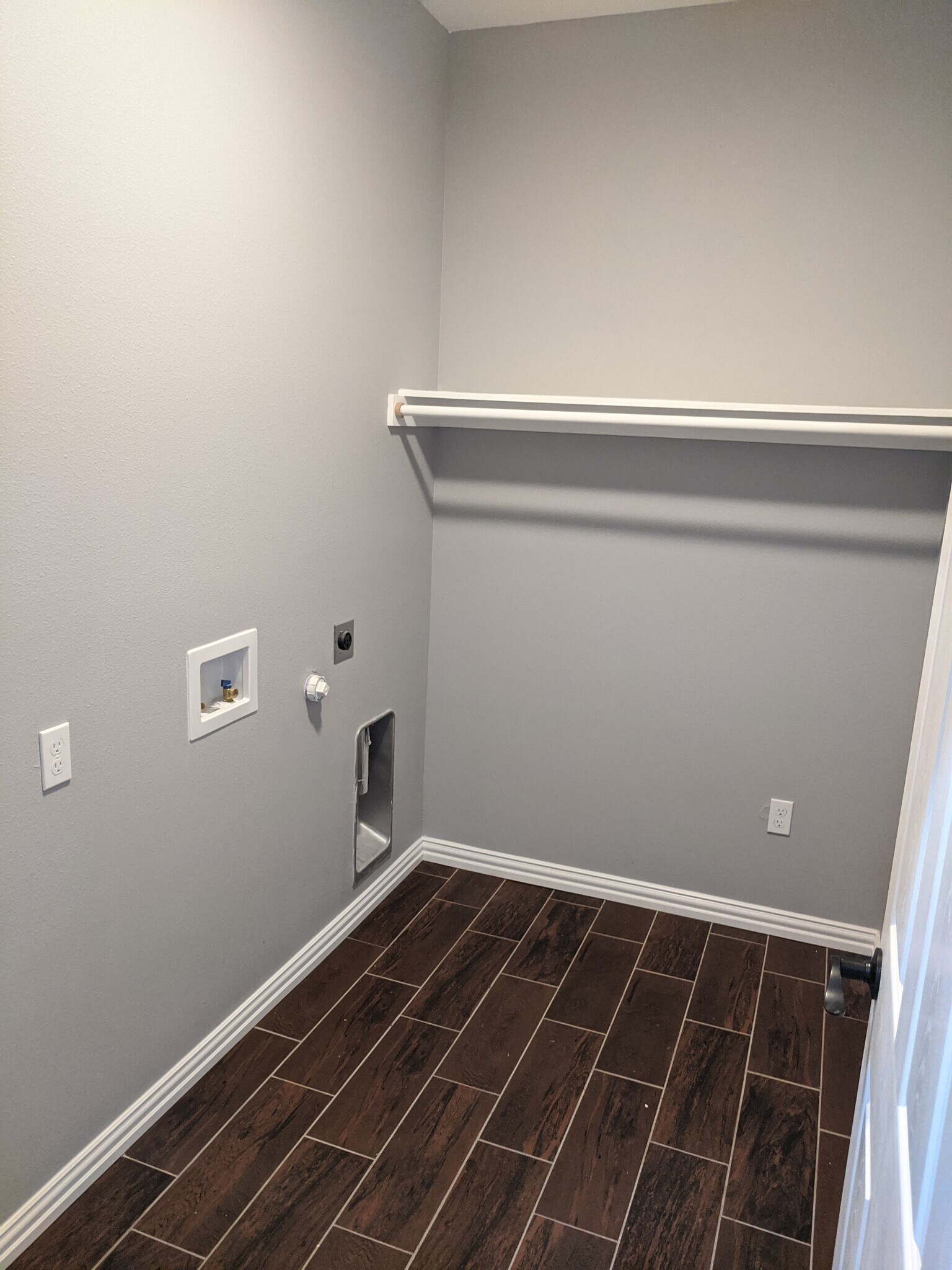 laundry - 1028 E Houston St