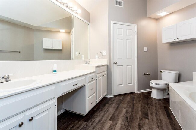 Building Photo - 923 Golden Grove Dr