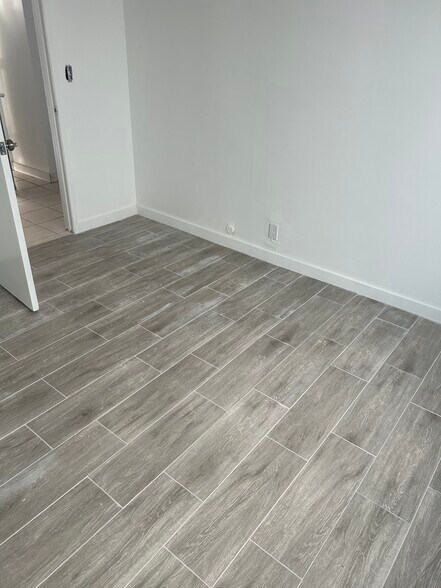 Building Photo - 244 Melrose Dr