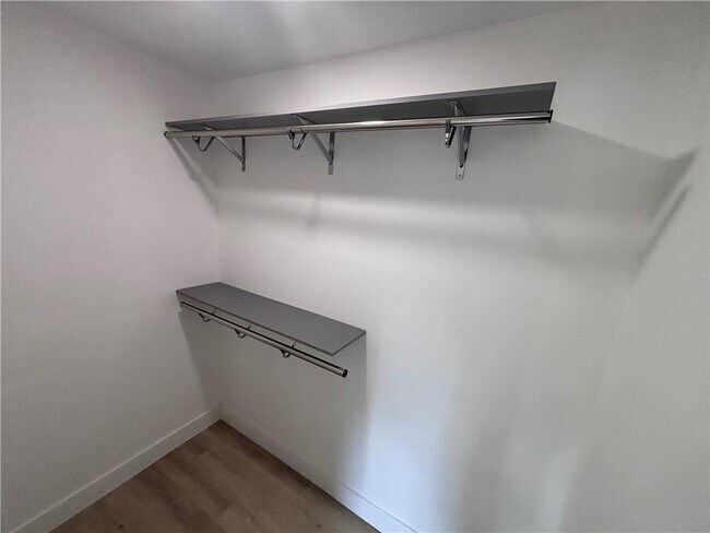 Building Photo - 921 James Ct NW