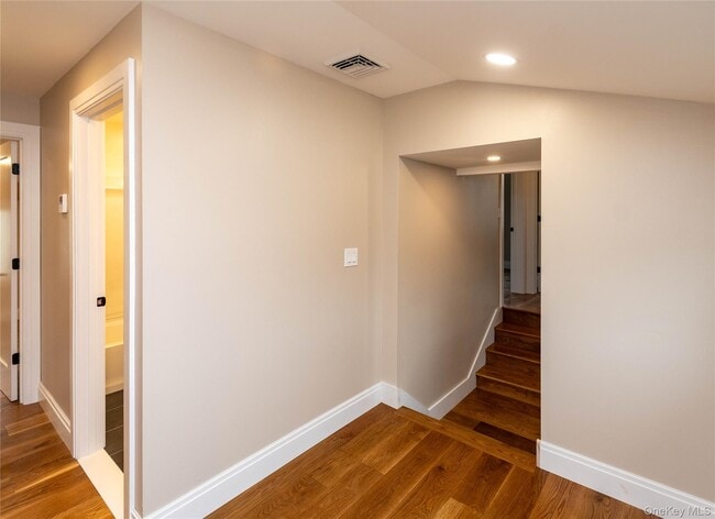 Building Photo - 4407 Albany Post Rd