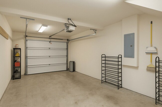 Building Photo - 1308 E Marion St