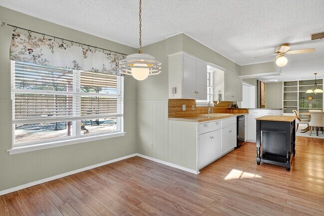 Building Photo - 3210 Cimmaron Ave