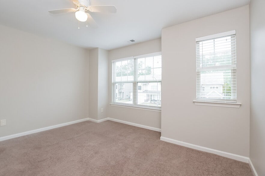 Building Photo - 68 Teramont Ct