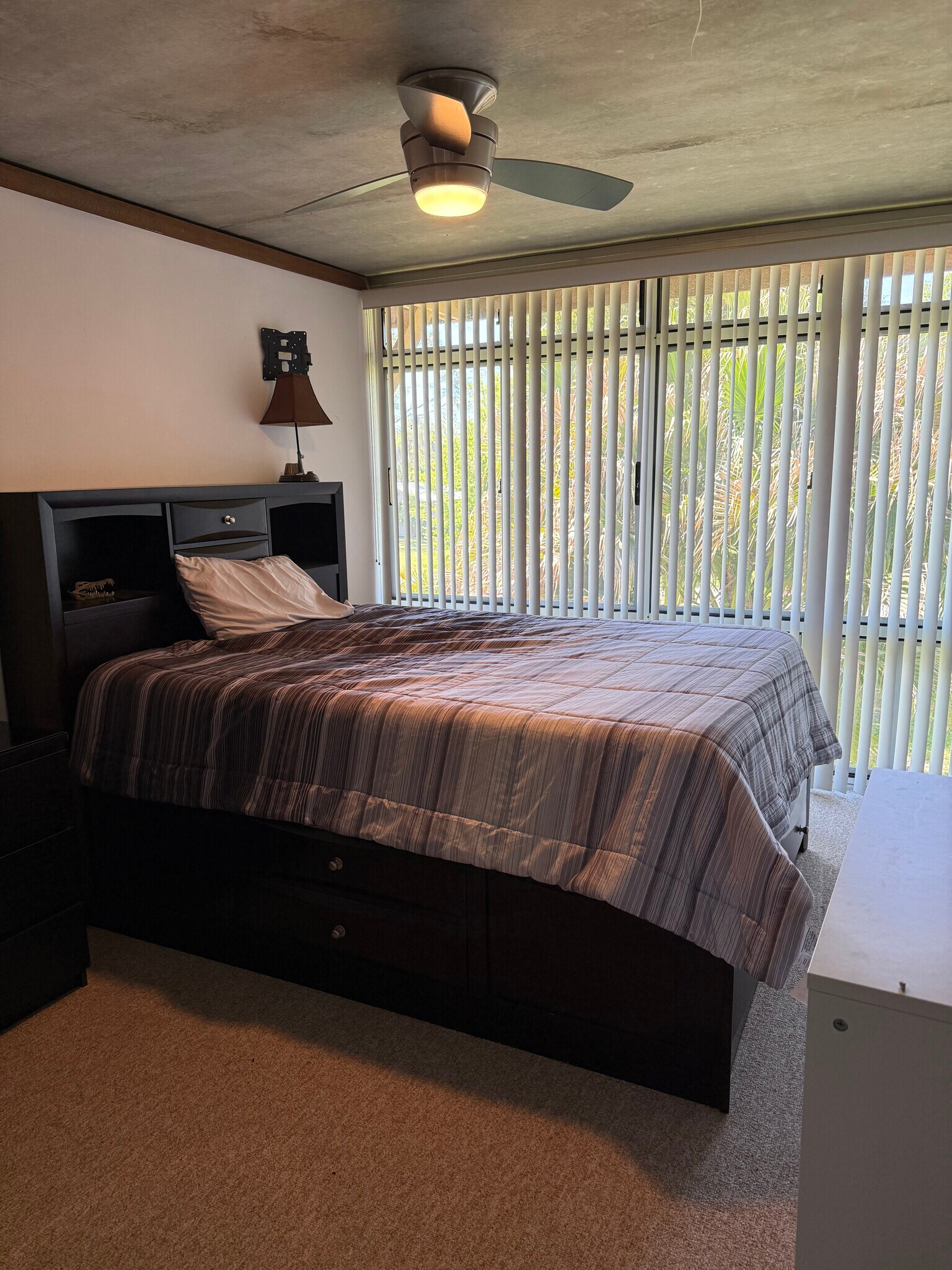 Building Photo - 160 N Lakeview Dr