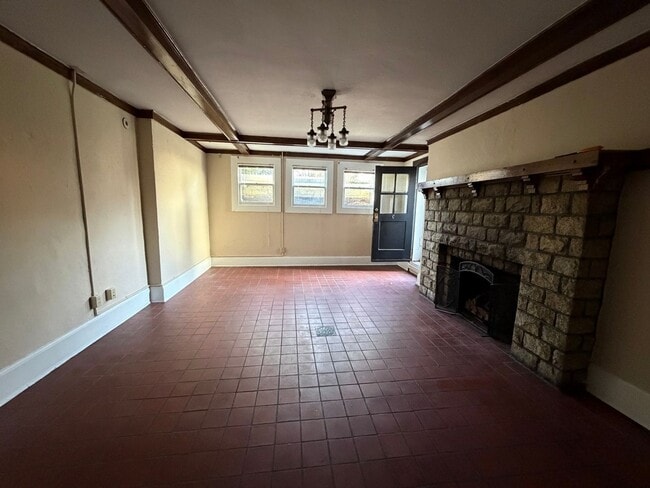 Building Photo - 1 BR Apt in Old SW; Utilities & Wi-Fi included!