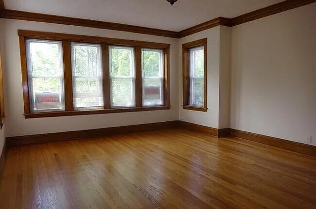 Building Photo - 5354 W Byron St