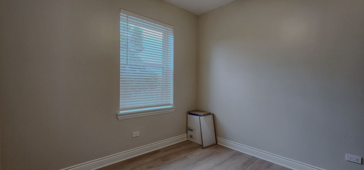 Building Photo - 2552 S Central Park Ave