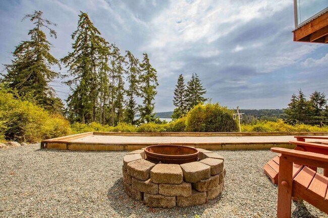 Building Photo - Furnished Greenbank Home with Water View and Bocce Ball!