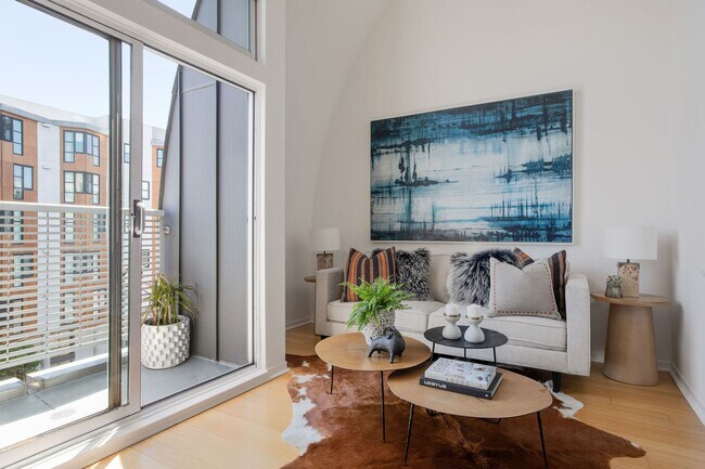 Building Photo - Stunning Two Bedroom Condo in Prime Neighborhood - Please Contact for Showing Availability!