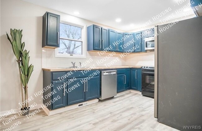 Building Photo - 30 Cedar St