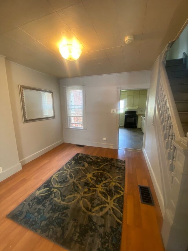 Building Photo - 843 Prangley Ave