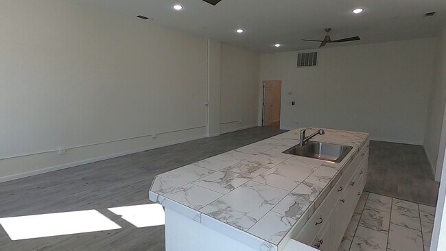 Building Photo - 1439 Huntoon St