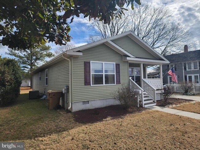 Building Photo - 903 N Walnut St