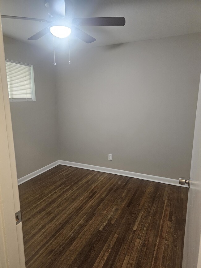 Building Photo - 1725 Claire Dr