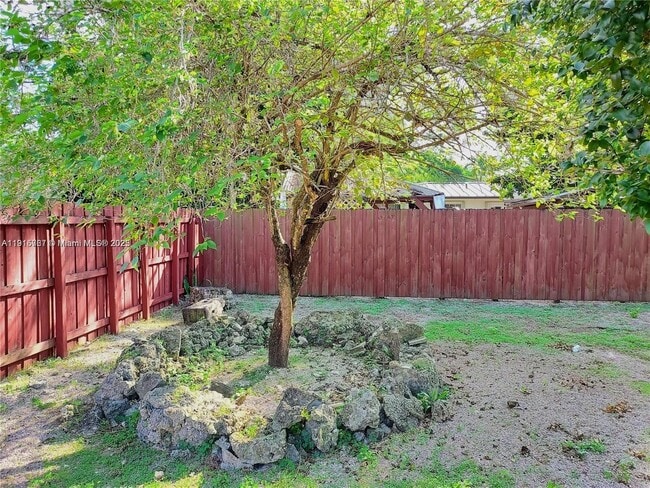 Building Photo - 5842 SW 60th St