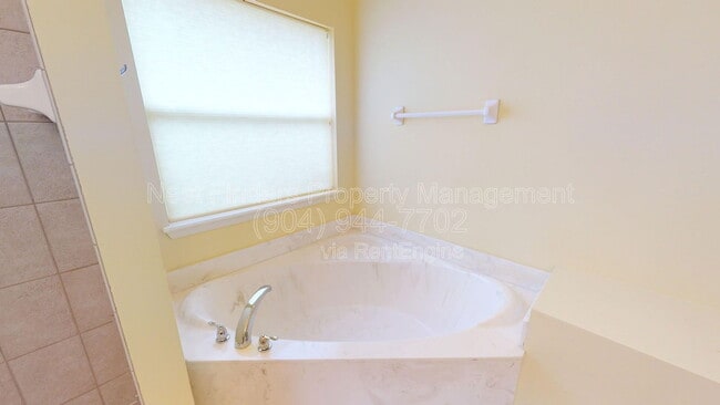 Building Photo - 738 Porta Rosa Circle