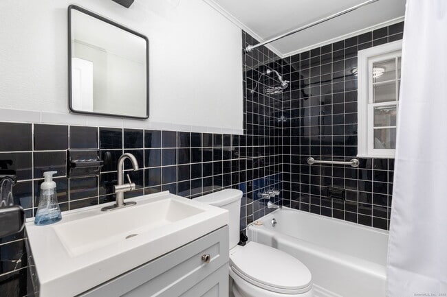 Building Photo - 92 Indian Hill Rd