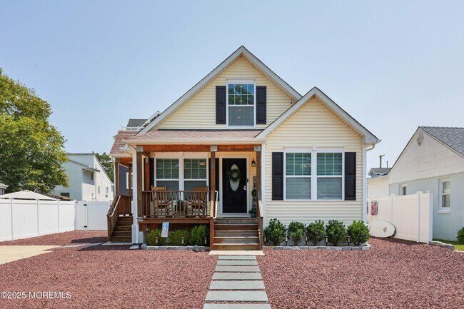 Primary Photo - 7 Pine Crest Dr
